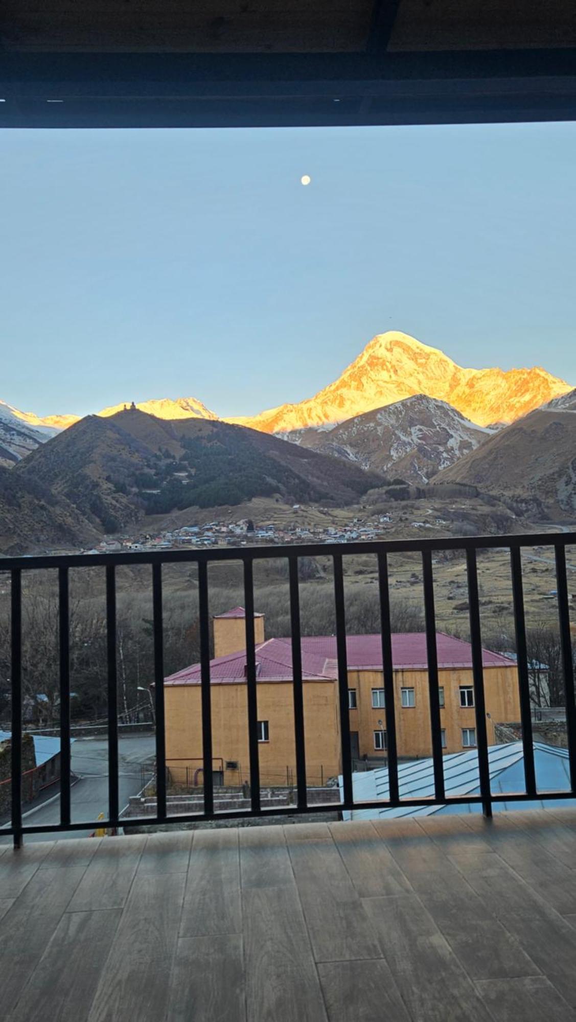 Best View Kazbegi Hotel Room photo